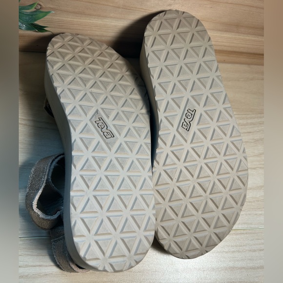 Teva Flatform Universal Leather Sandal - Picture 5 of 6